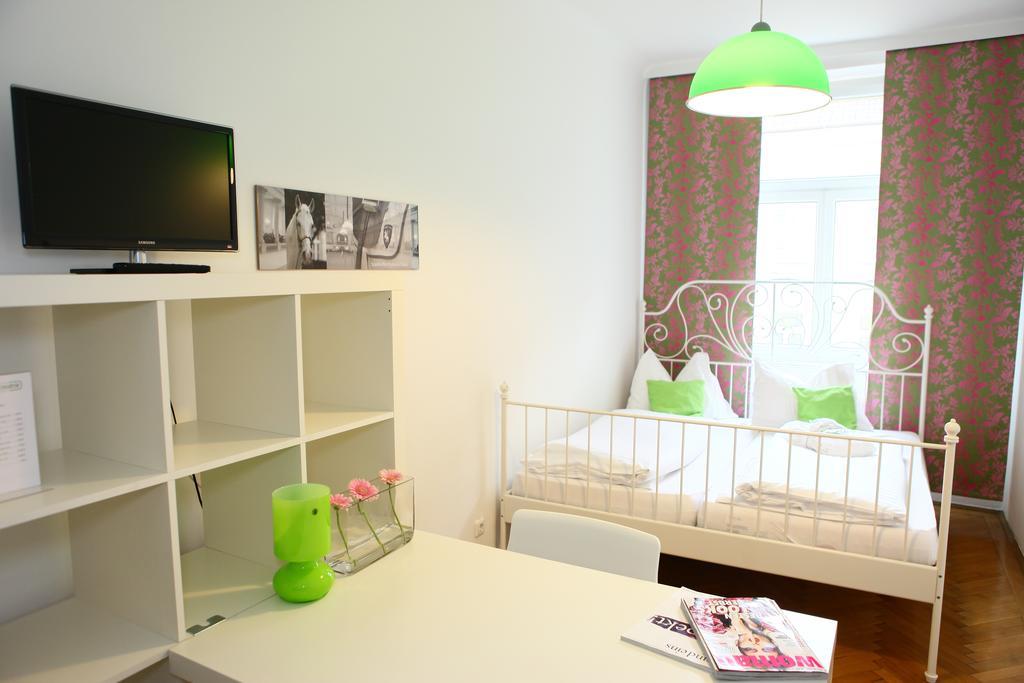 Hostel & Guesthouse Kaiser 23 Vienna Room photo